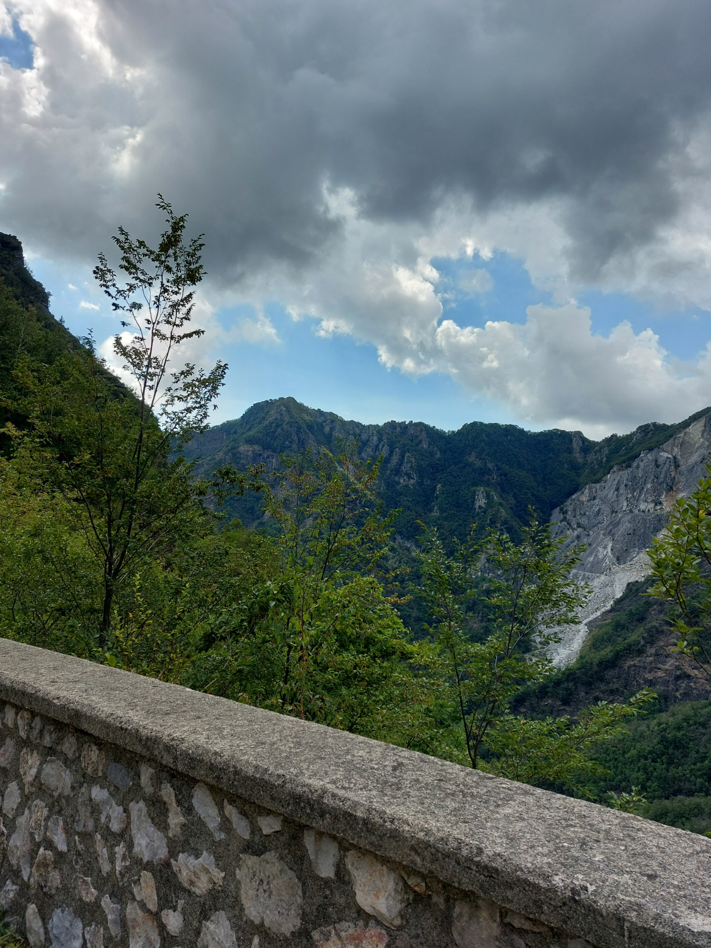 Onderweg alleen maar van dit soort uitzichten. Wat een straf ;)